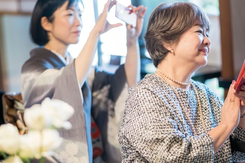 旅するウェディング、温泉ウェディング、旅館ウェディング、フリーウエディングプランナー福岡、後ろ姿、足元、イメージ、家族だけ、家族のみ、身内だけ