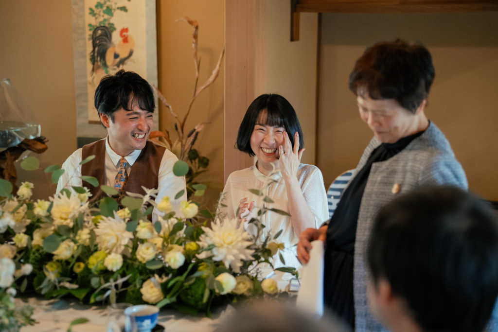 新郎新婦の笑顔