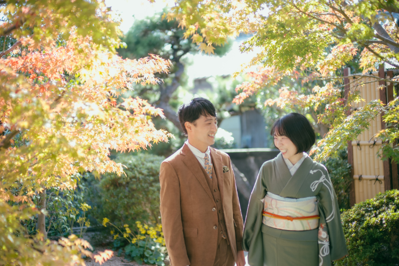 笑顔の新郎新婦