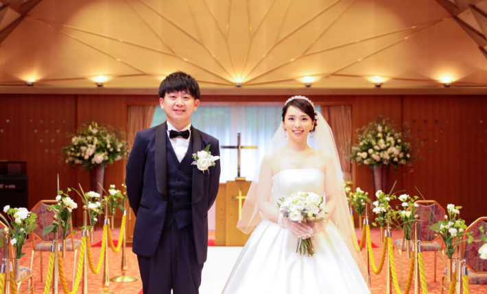 チャペルの新郎新婦