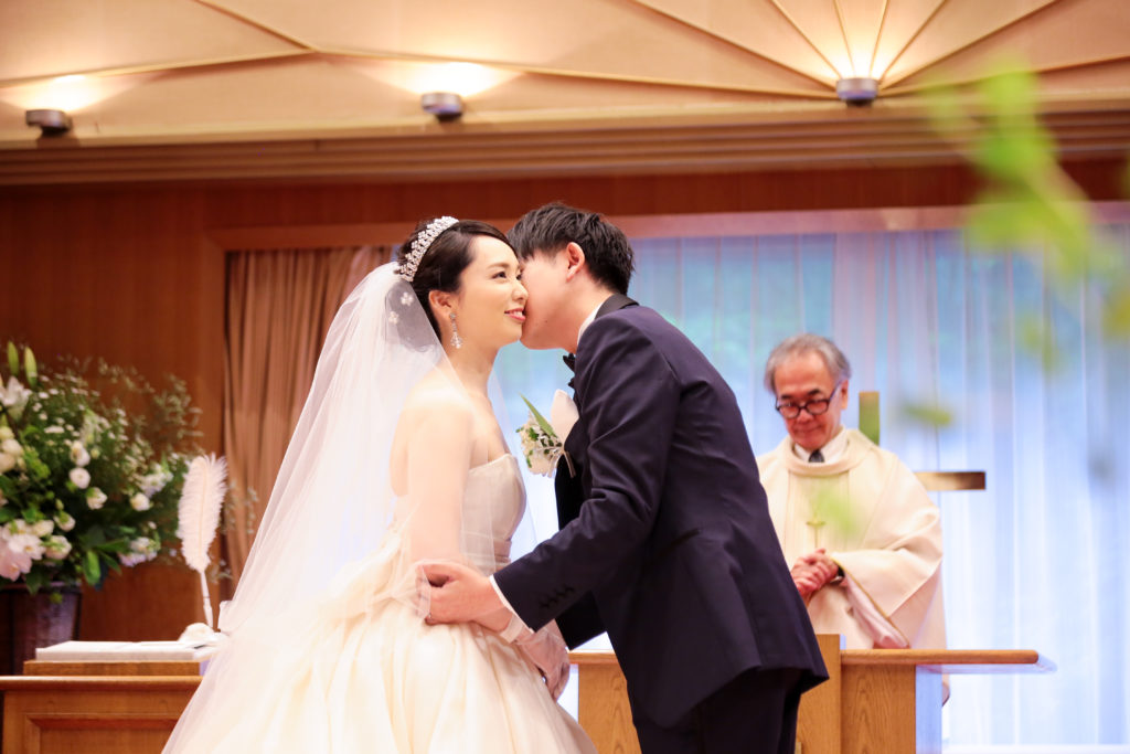 結婚式誓いのキス