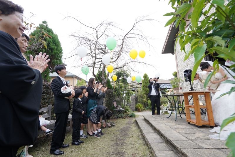 自宅のお庭で人前式、福岡のフリーウエディングプランナーがプランニング