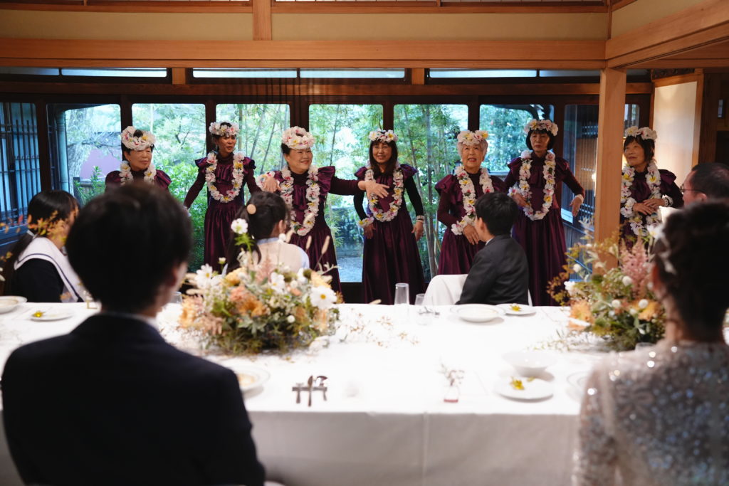 福岡のフリーウエディングプランナーが演出する結婚式でフラダンスの余興