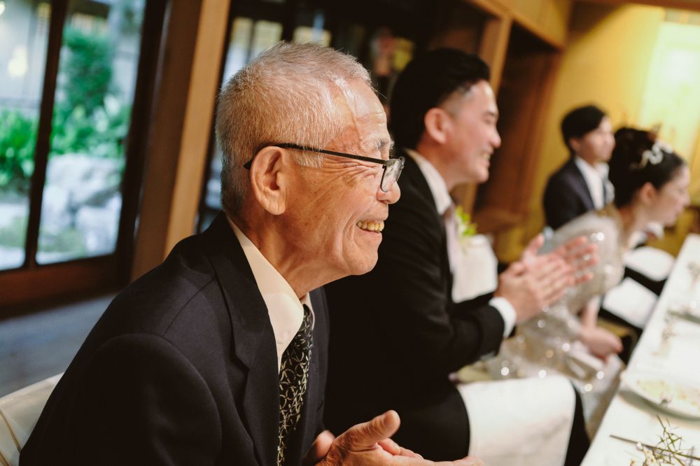 福岡のフリーウエディングプランナーによる結婚式でイベントを楽しむお父様